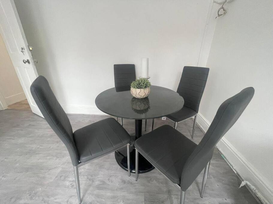 Lovable 2 Bedroom Flat On Tower Bridge *