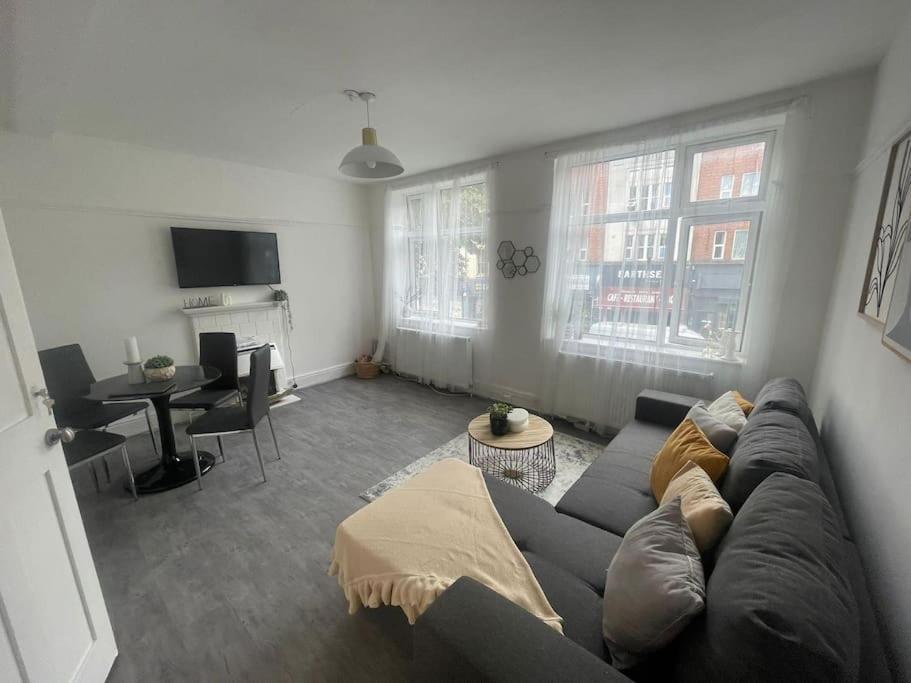 Lovable 2 Bedroom Flat On Tower Bridge * London