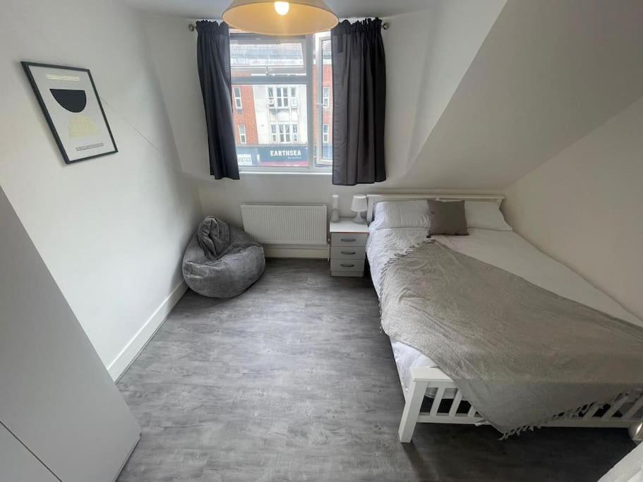 Lovable 2 Bedroom Flat On Tower Bridge Apartment *
