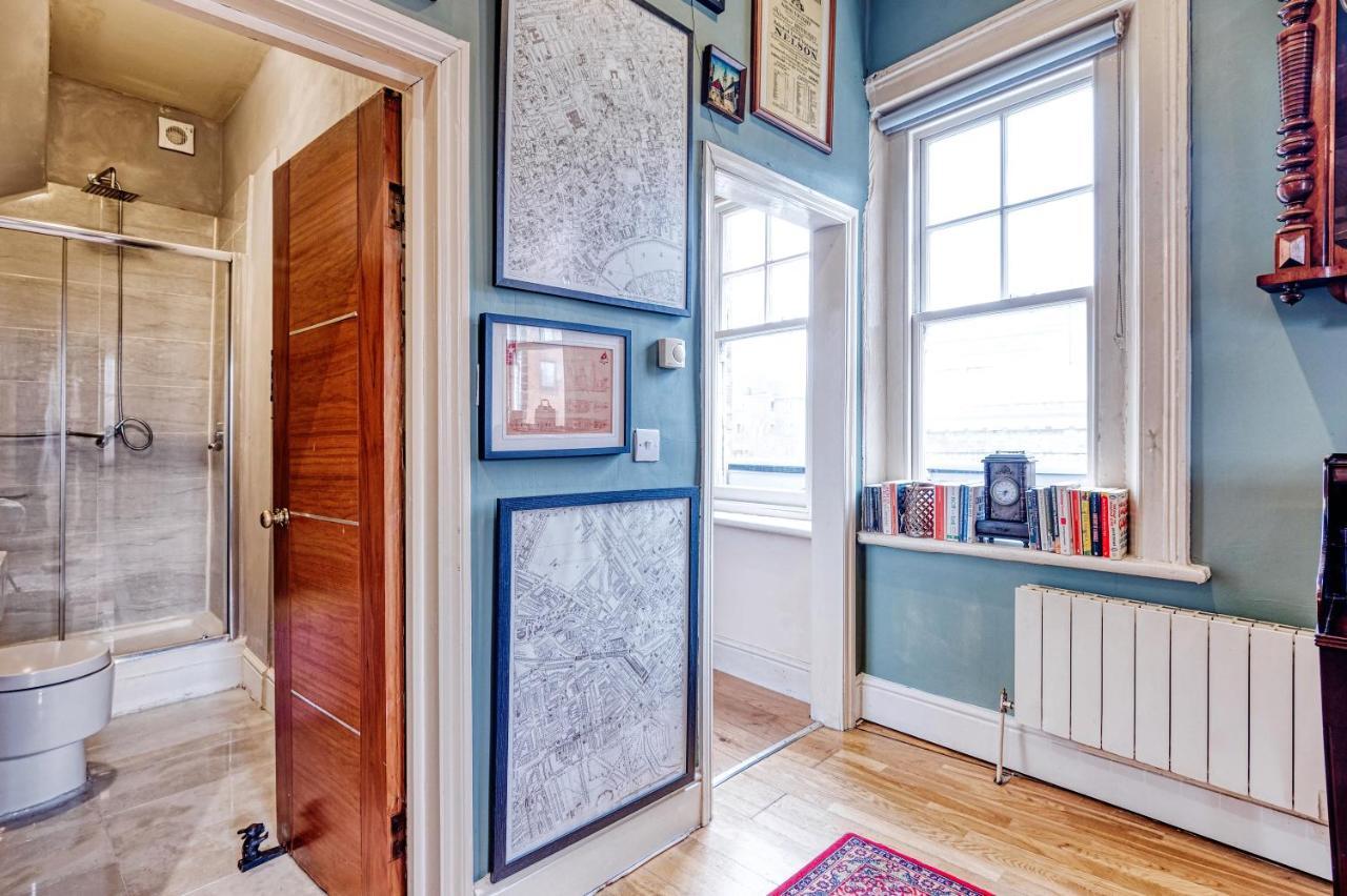 Sunny Corner In Center Of Apartment London