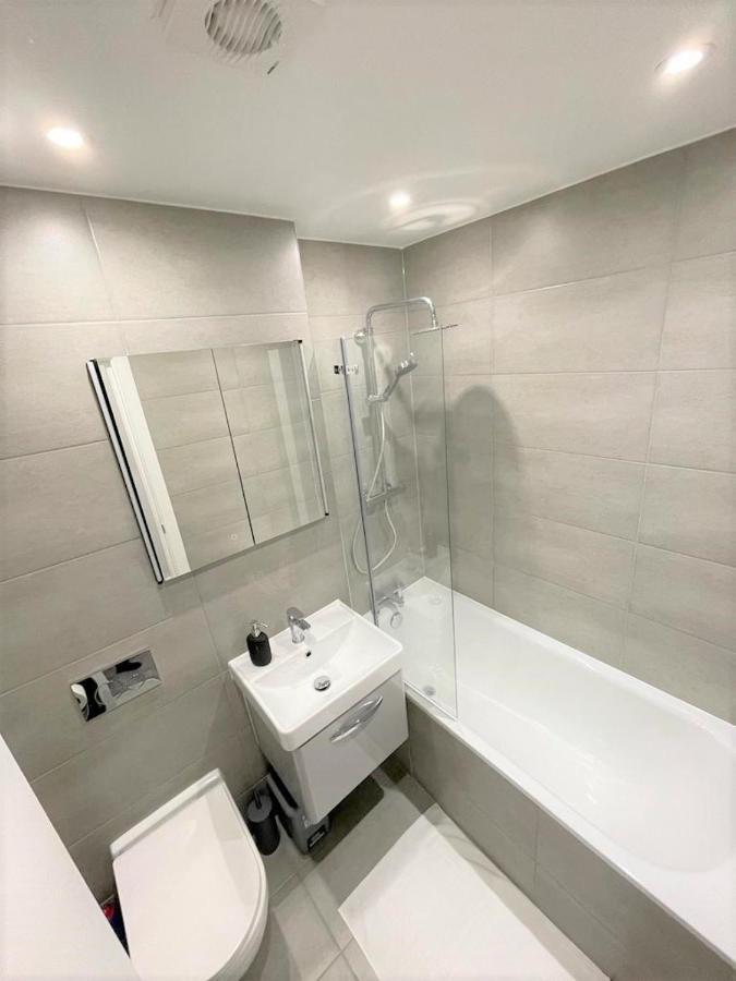 Brand New Build - 4 Bed Stunner! Villa *