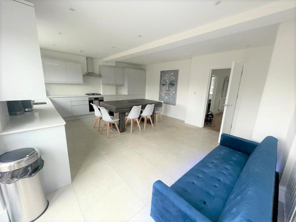 Villa Brand New Build - 4 Bed Stunner! *