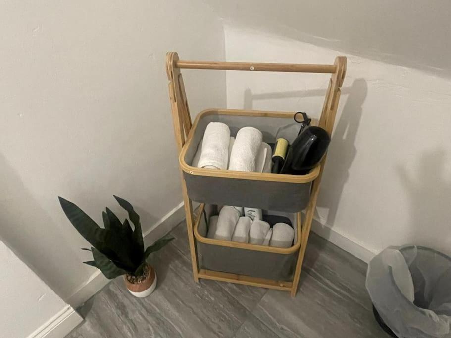 Lovable 2 Bedroom Flat On Tower Bridge *