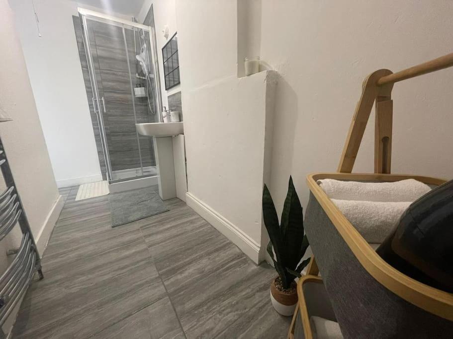 Lovable 2 Bedroom Flat On Tower Bridge * London