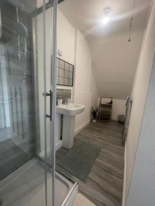 Lovable 2 Bedroom Flat On Tower Bridge Apartment *