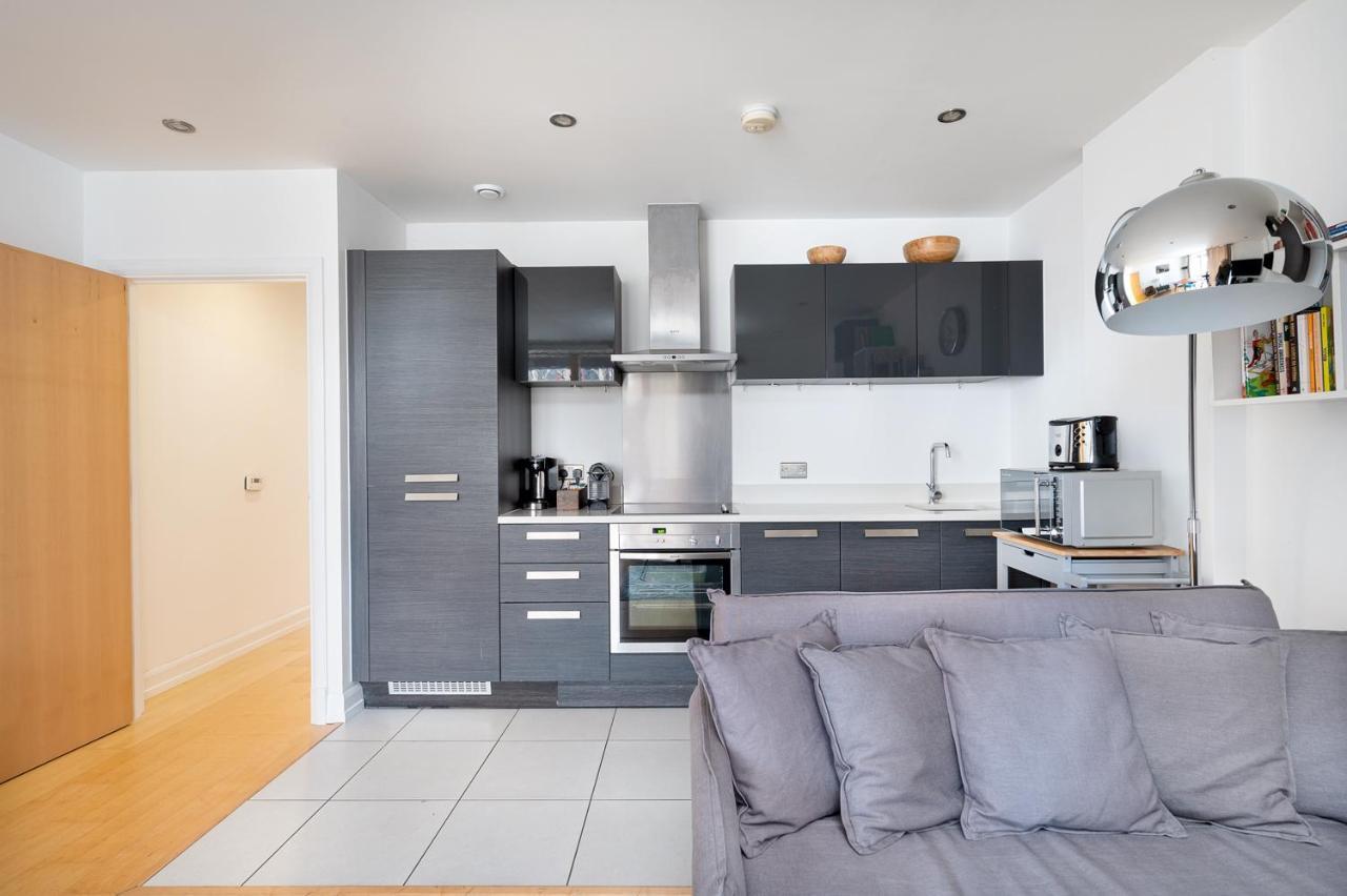 D8 - Canal View * London