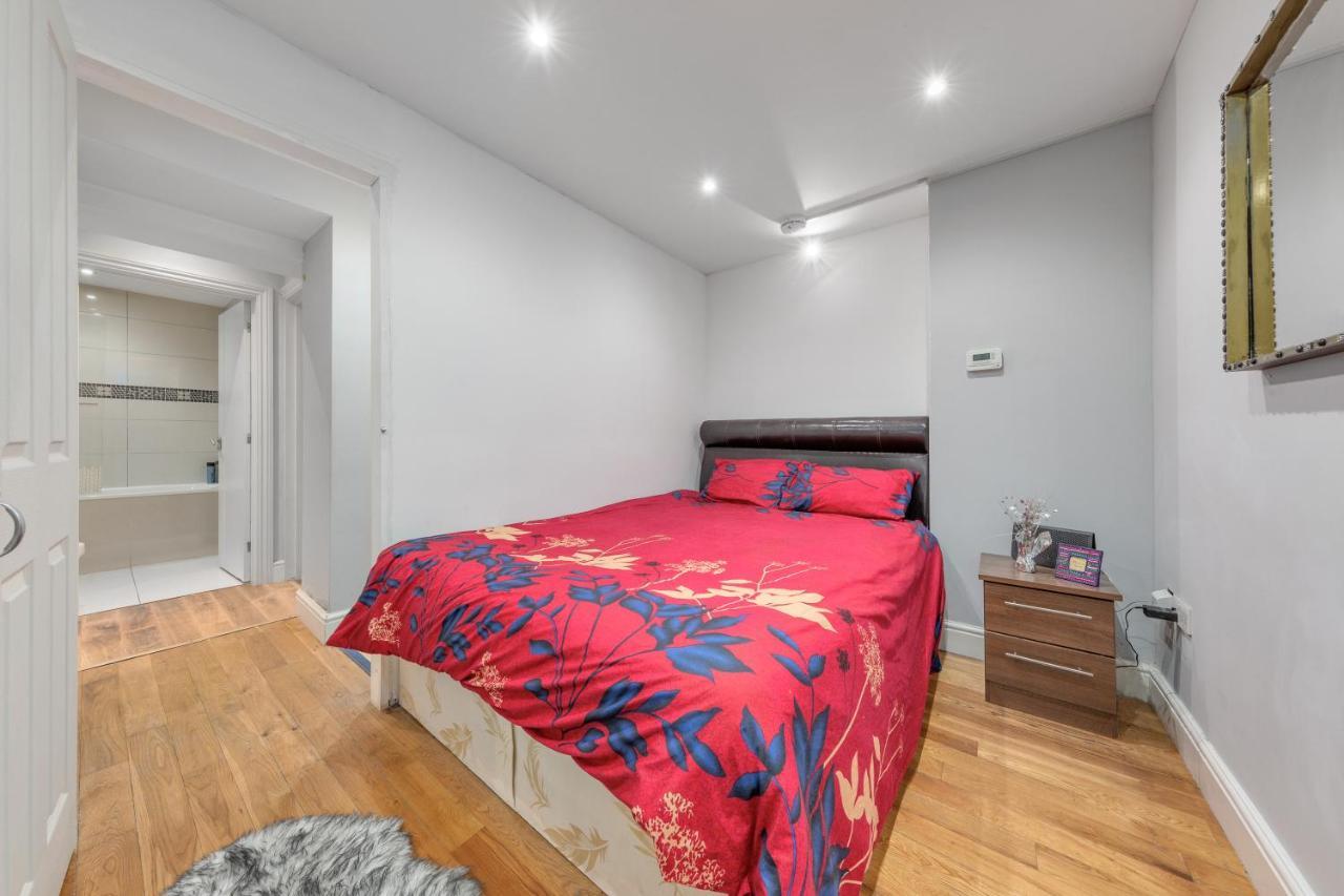 Elegant And Chic 2-bedroom Basement In Paddington