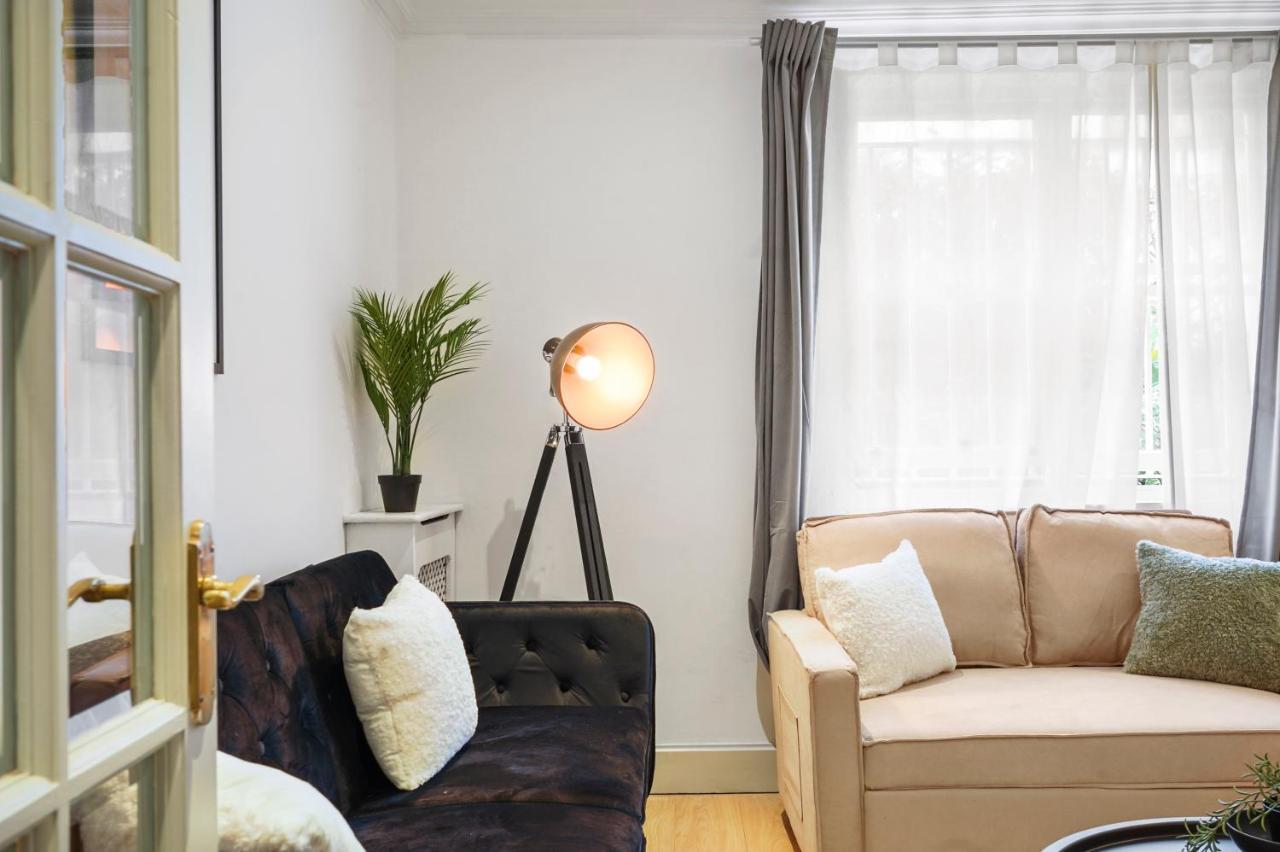 2 Single Or 1 King Bed In Notting Hill,