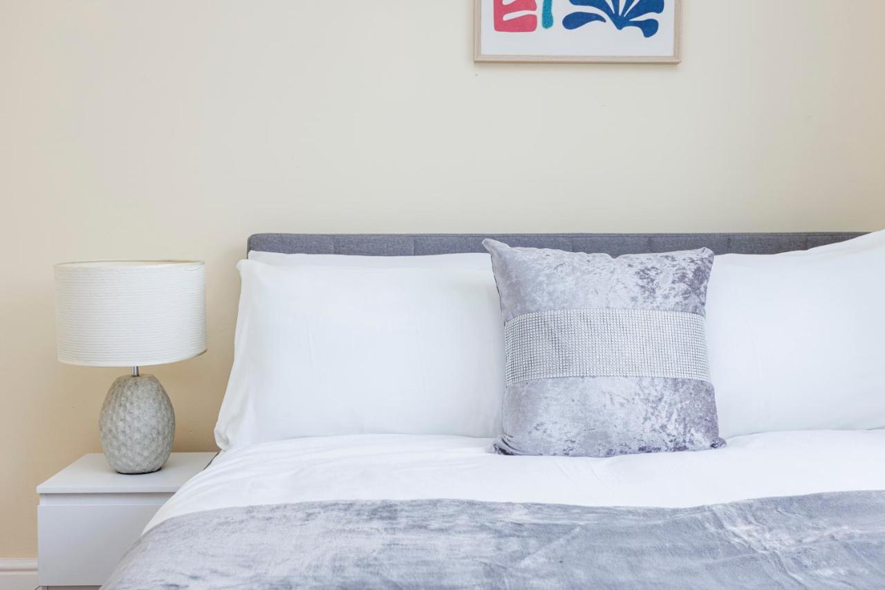 2 Bedroom House By Av Stays Short Lets Croydon With Free Wi-fi Vakantiehuis Londen