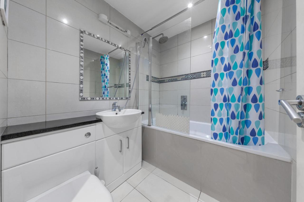 Apartment Elegant And Chic 2-bedroom Basement In Paddington London