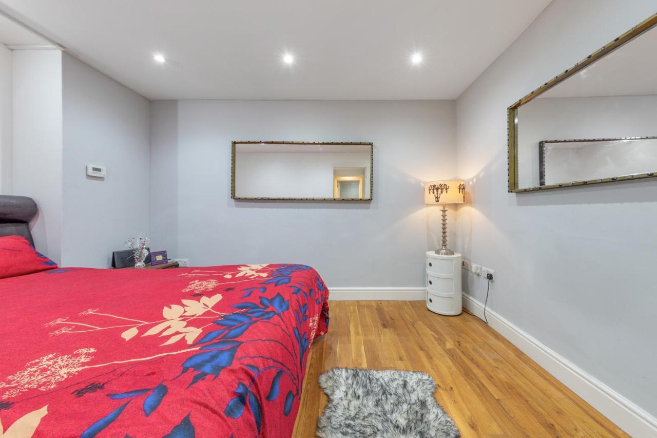Elegant And Chic 2-bedroom Basement In Paddington Apartment *