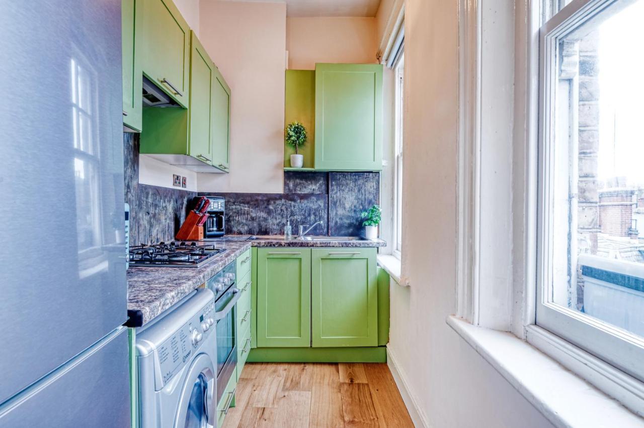 Sunny Corner In Center Of Apartment