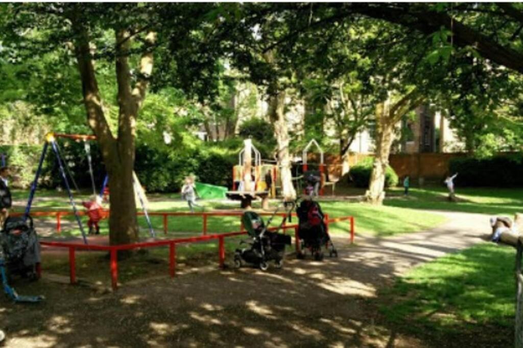 Appartement Functional Budget With Wi-fi And Laundry Facilities Near Tube Station Londen