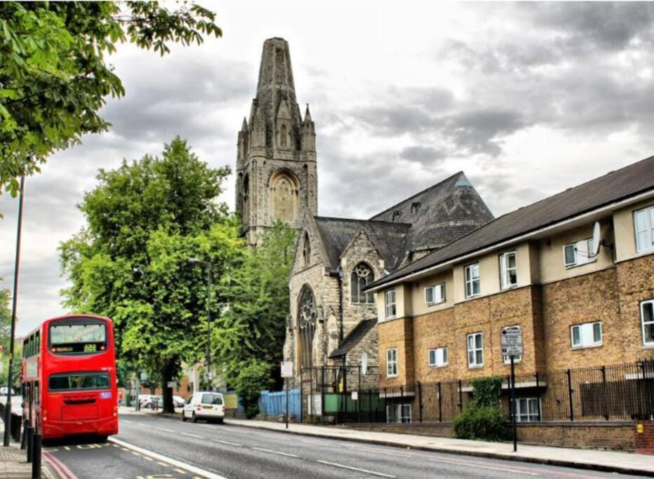 Functional Budget With Wi-fi And Laundry Facilities Near Tube Station Londen