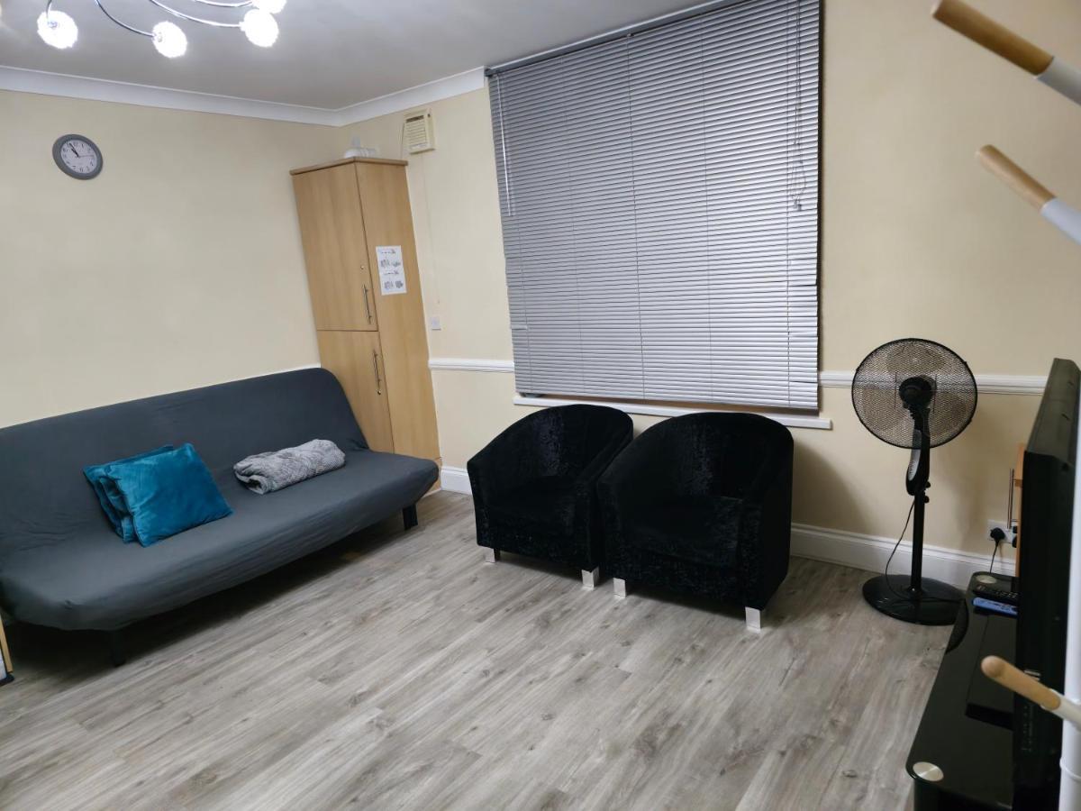 Entire 2 Bedroom Home/flat In London, Line Appartement