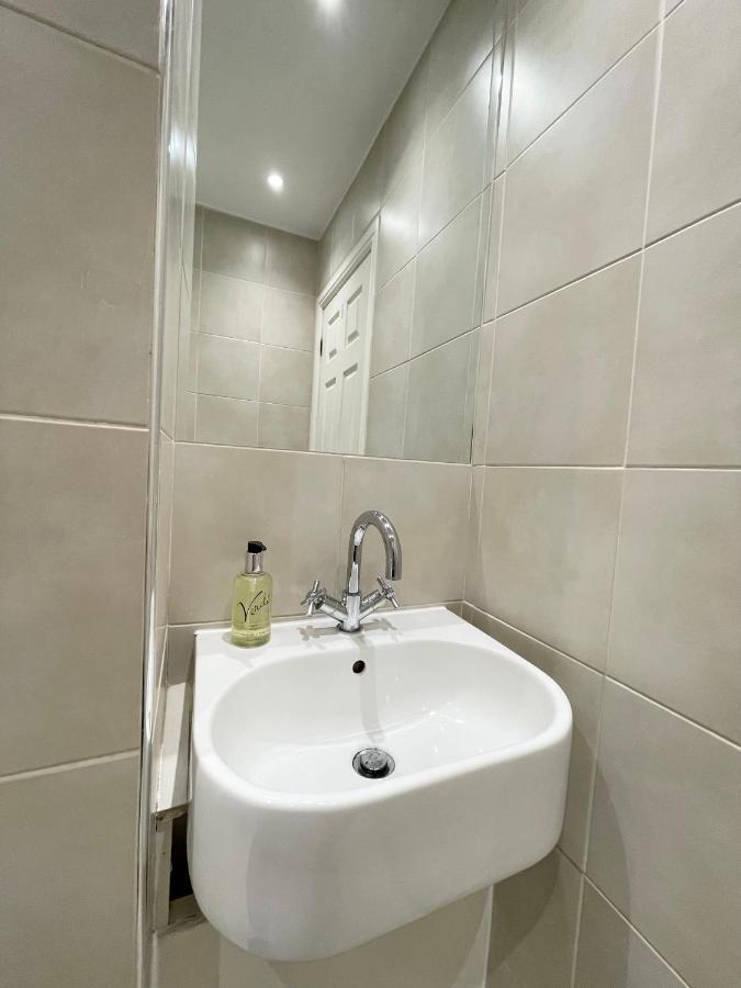Westminster Near River Thames Apartment London