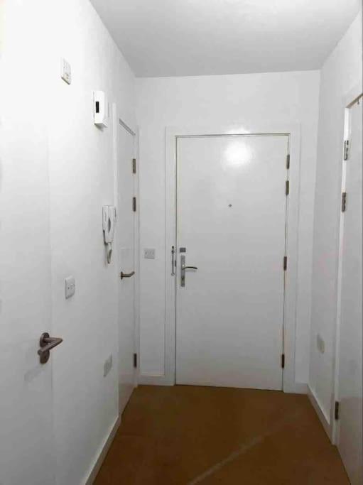 Lovely One Bedroom With Balcony * London