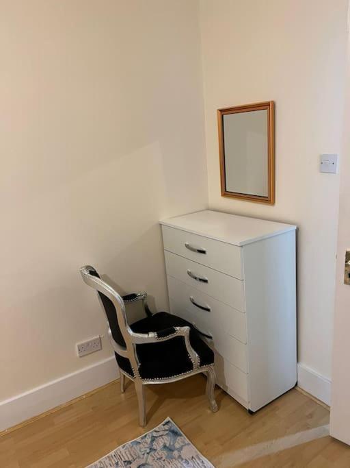 003- Lovely 1-bedroom Very Close To Apartamento *