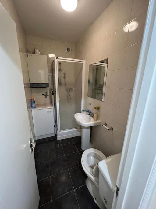 003- Lovely 1-bedroom Very Close To