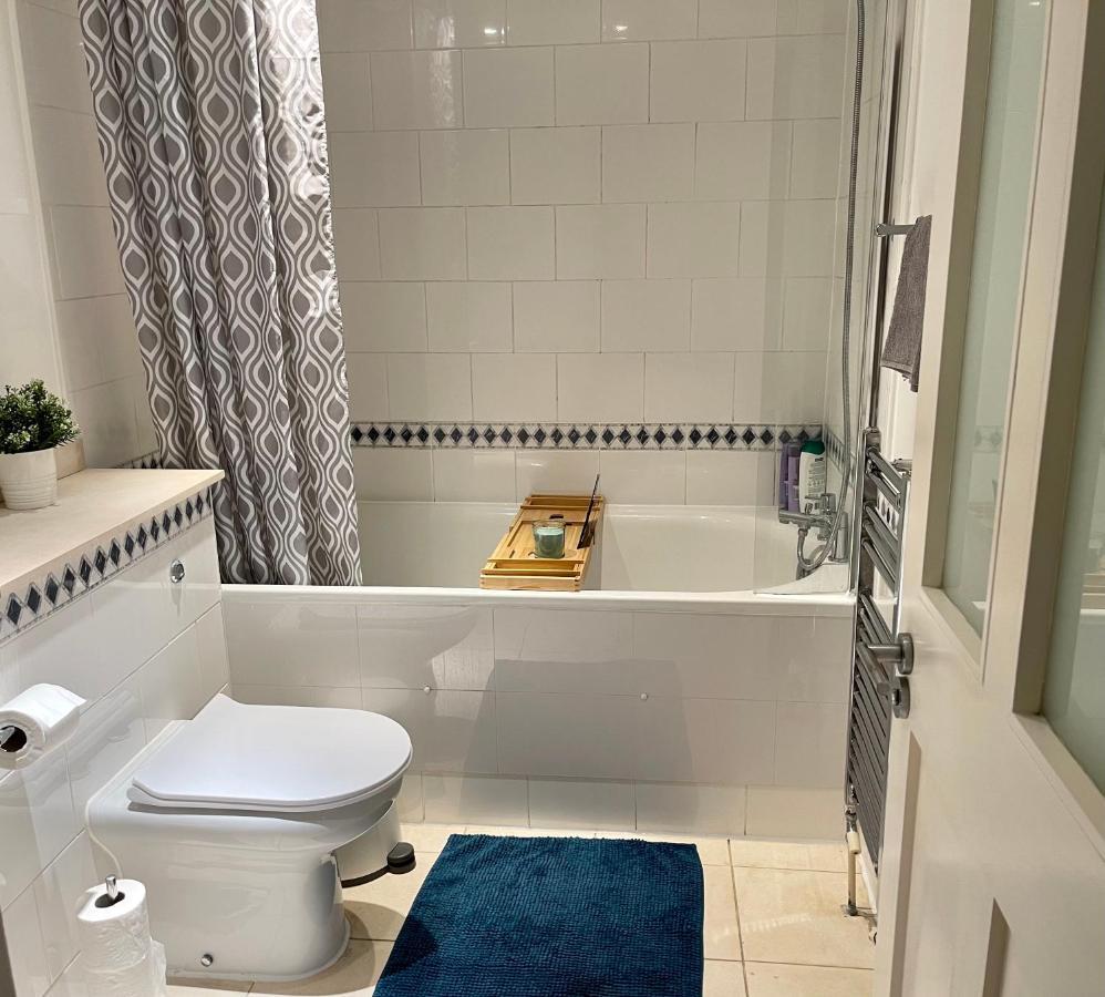 Mapesbury Dell Apartment London