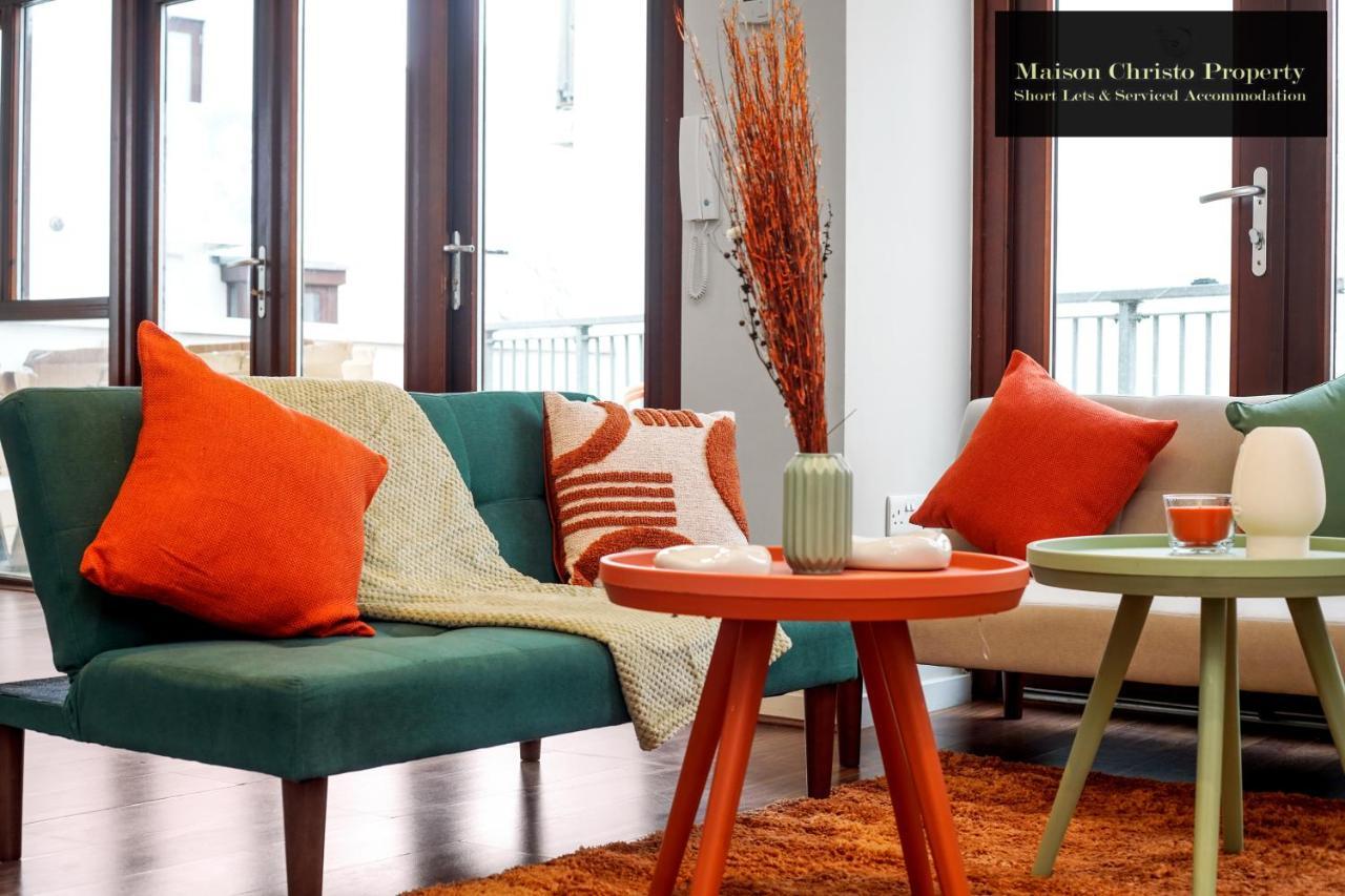Eden 2bedroom Sleeps 6 In With Wifi & Leisure By Maison Christo Short Lets & Serviced * London
