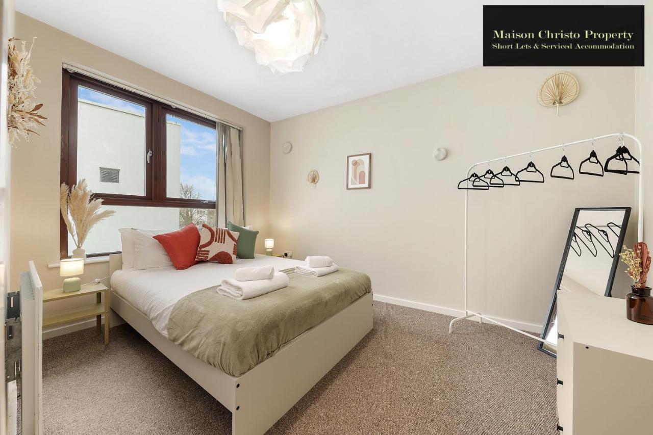 Eden 2bedroom Sleeps 6 In With Wifi & Leisure By Maison Christo Short Lets & Serviced