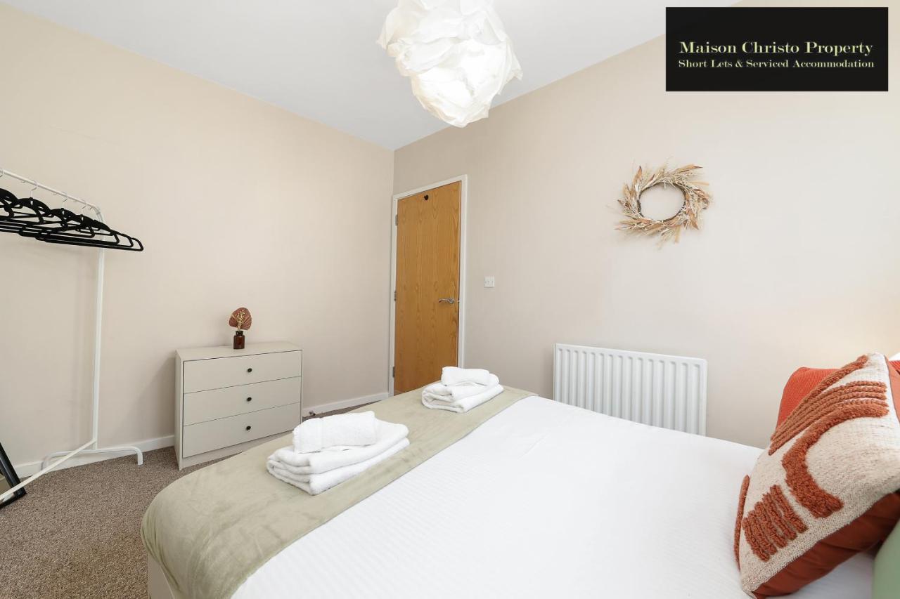 Eden 2bedroom Sleeps 6 In With Wifi & Leisure By Maison Christo Short Lets & Serviced *