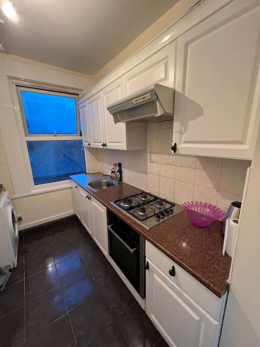 003- Lovely 1-bedroom Very Close To Apartamento