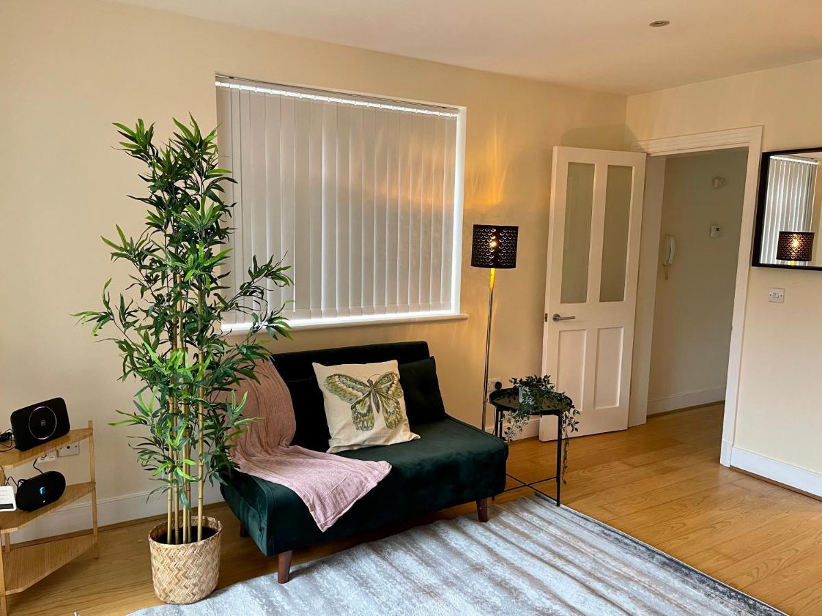 Mapesbury Dell Apartment London