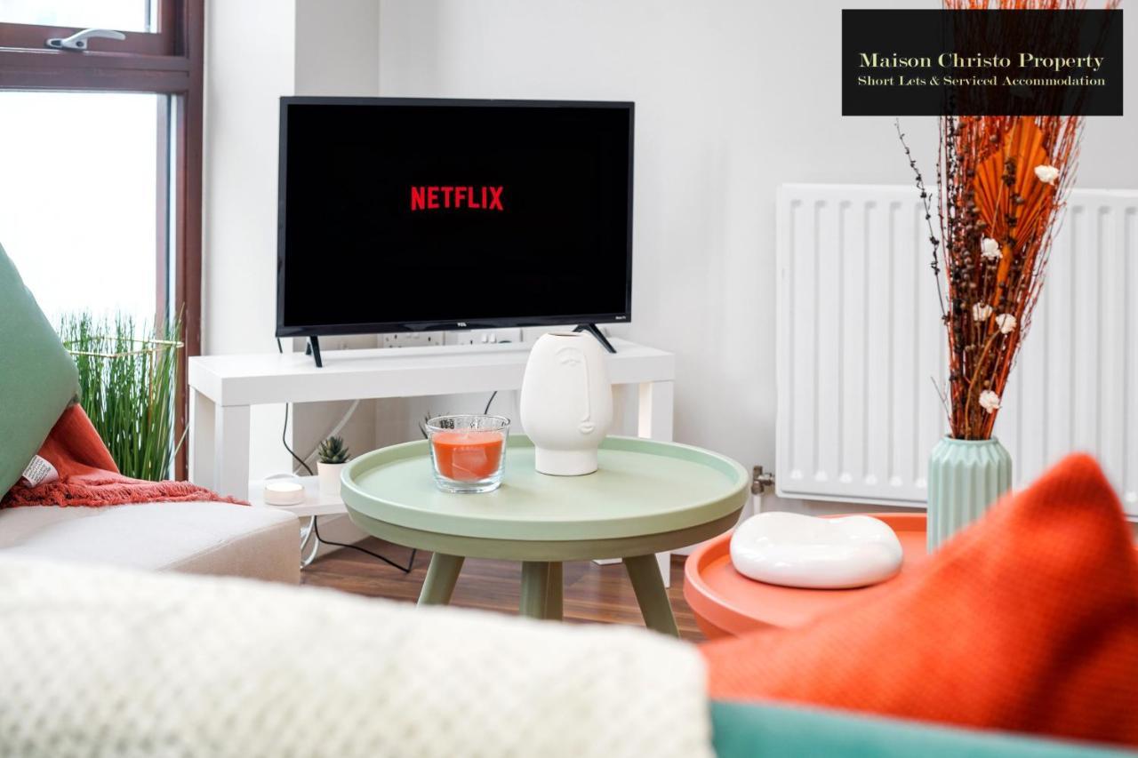 Eden 2bedroom Sleeps 6 In With Wifi & Leisure By Maison Christo Short Lets & Serviced * London