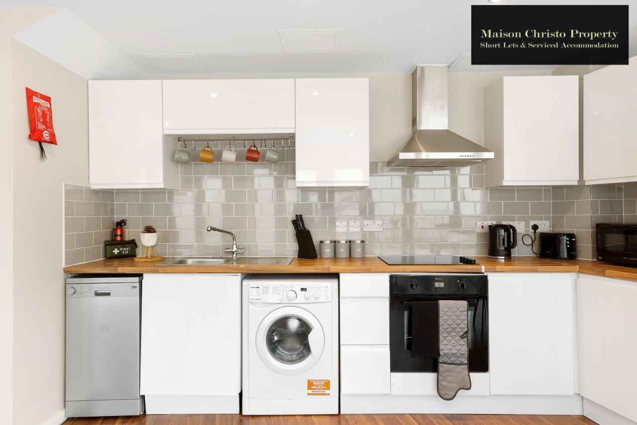 Eden 2bedroom Sleeps 6 In With Wifi & Leisure By Maison Christo Short Lets & Serviced *