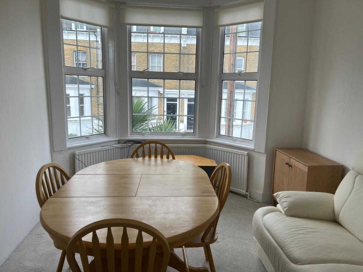 Spacious 3 Bed Flat In Greenwich *