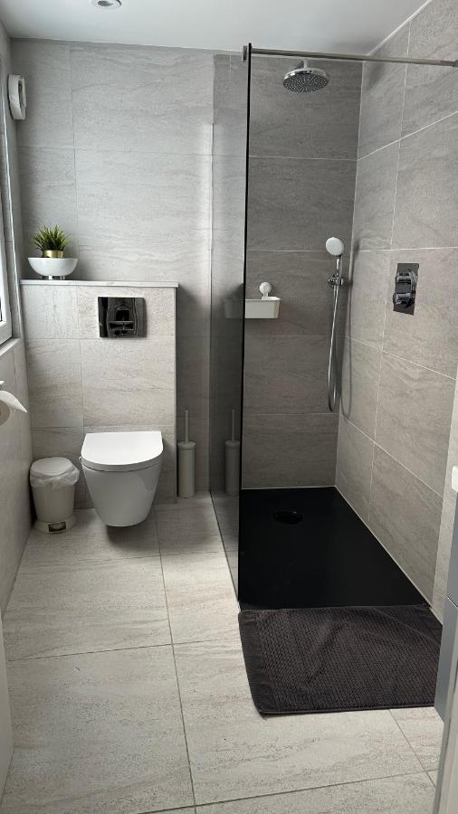 Stunning New 1 Bedroom *