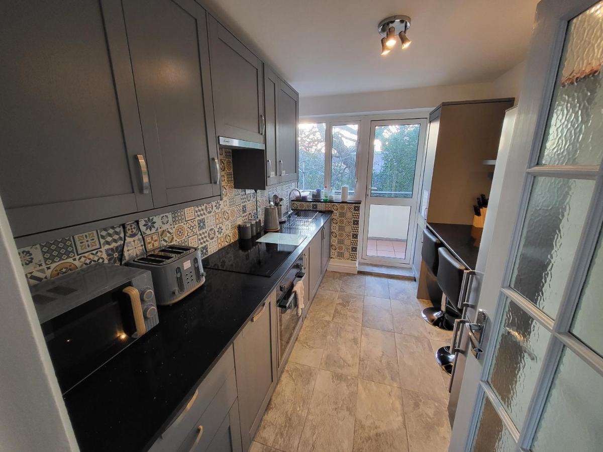 Spacious 3 Bed In Great Location!! Londres