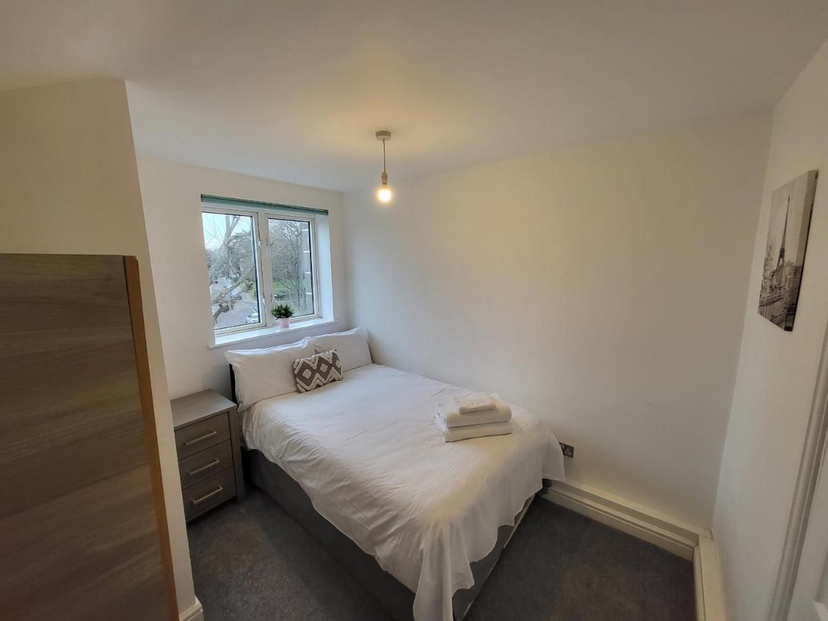 Spacious 3 Bed In Great Location!!