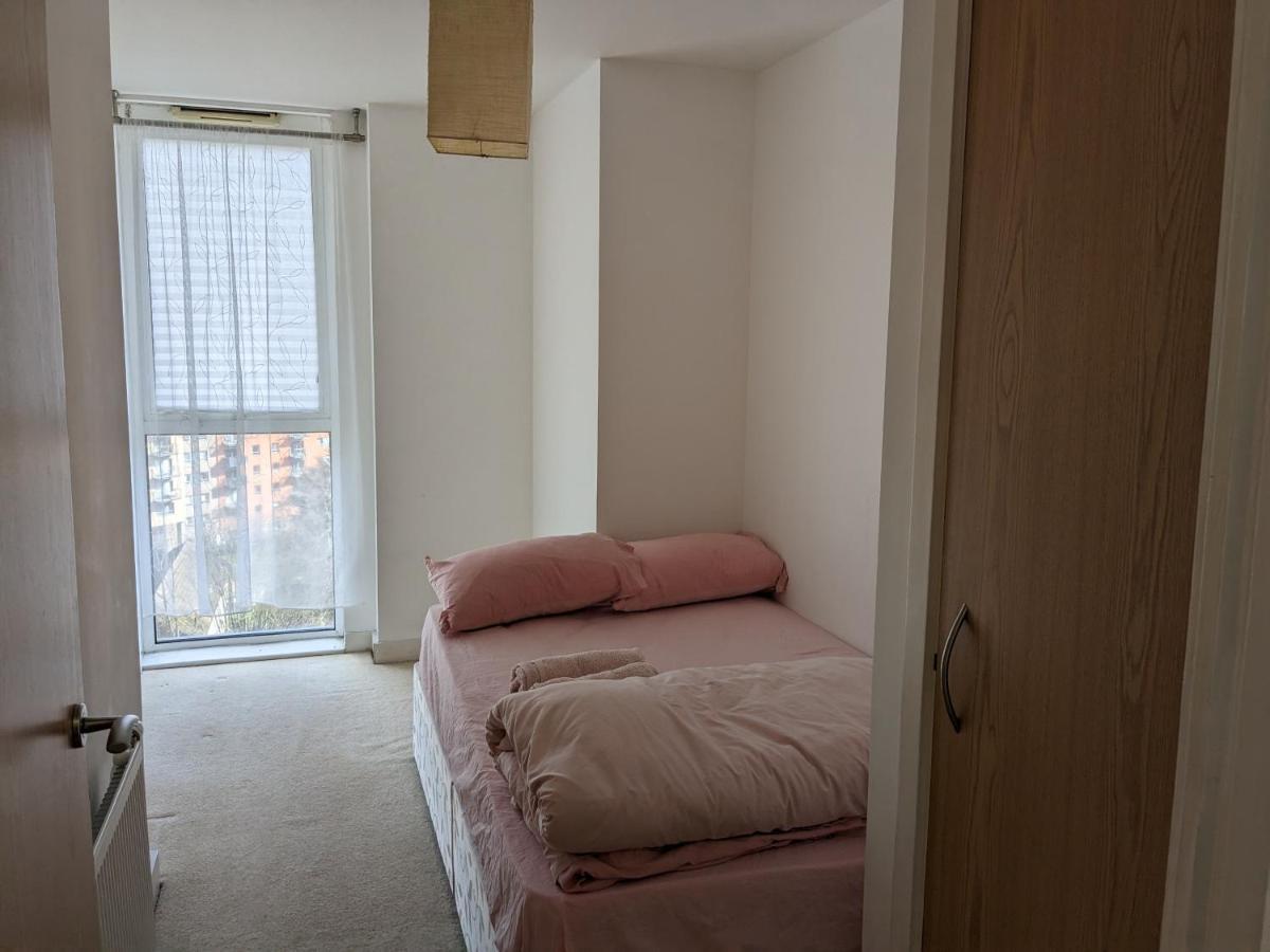 2 Bed 2 Baths Apt In Stratford Appartement