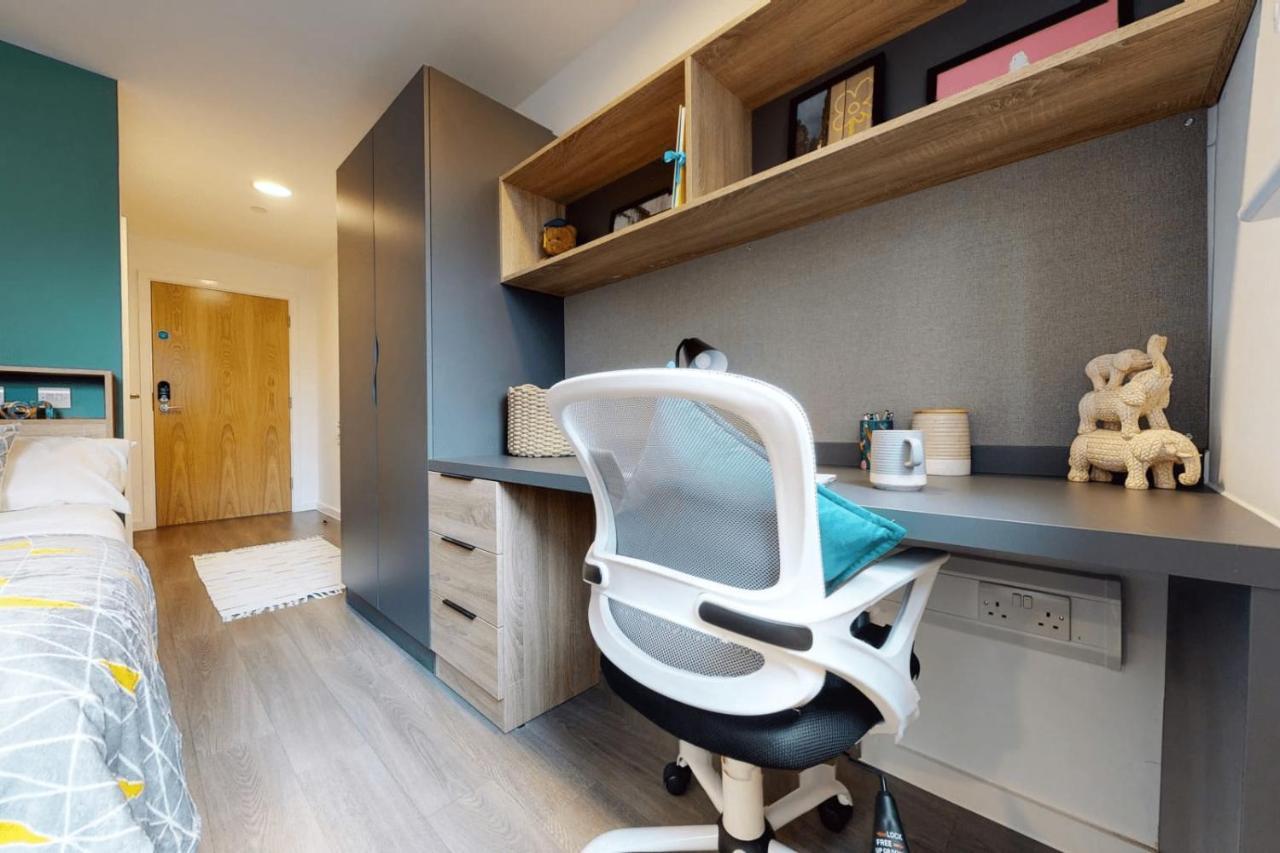 Private Bedrooms With Shared Kitchen, And At Canvas Wembley In Londen