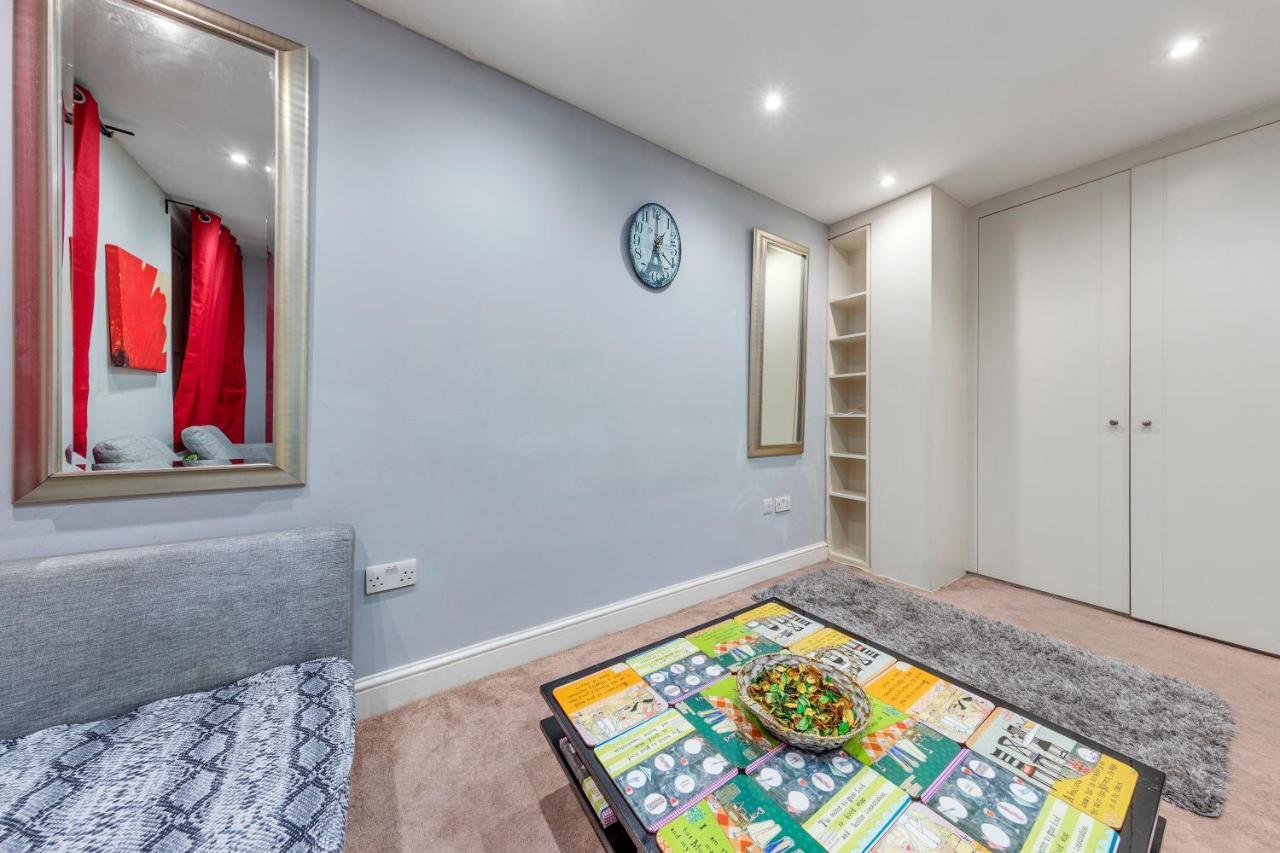 Elegant And Chic 2-bedroom Basement In Paddington Apartment London