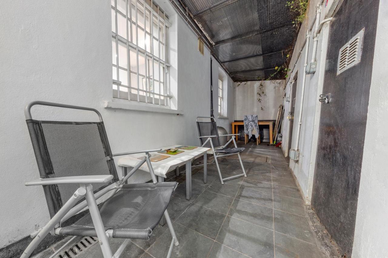 Elegant And Chic 2-bedroom Basement In Paddington Apartment London