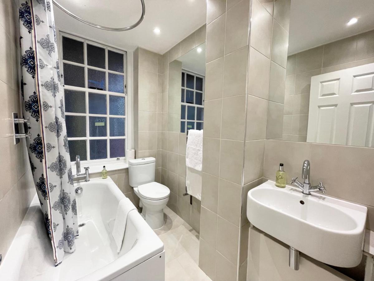 Westminster Near River Thames Apartment London
