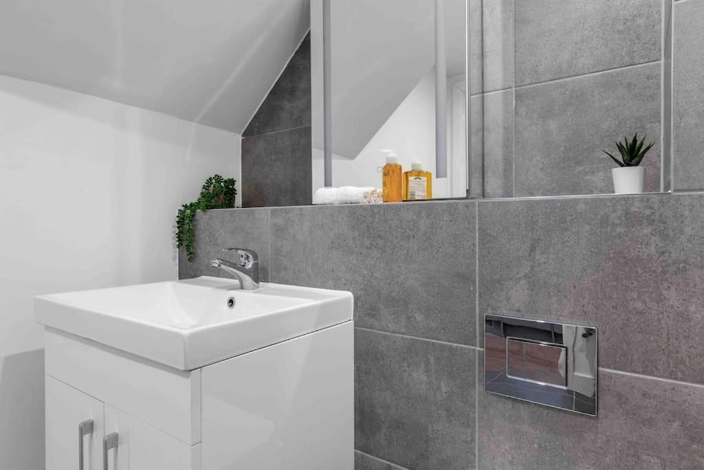 Apartamento Sleep 8 9elms Londres
