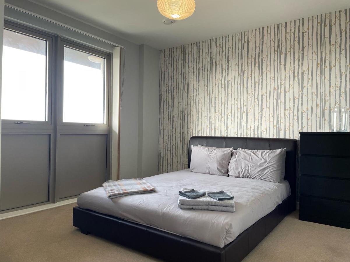Spacious Flat In Manor House, Londres