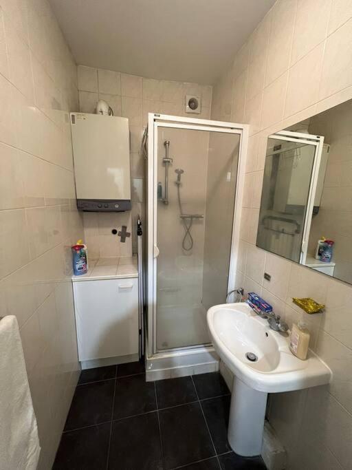 003- Lovely 1-bedroom Very Close To Apartamento *