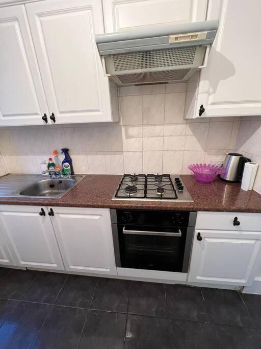 003- Lovely 1-bedroom Very Close To