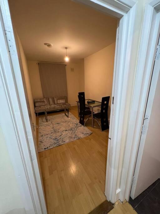 003- Lovely 1-bedroom Very Close To