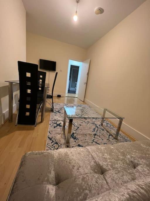 003- Lovely 1-bedroom Very Close To Apartamento