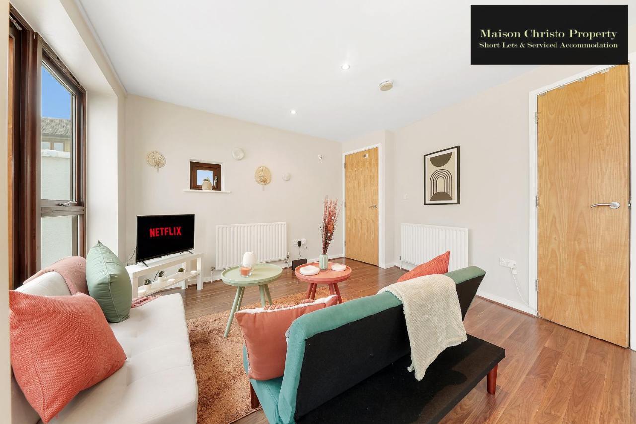Eden 2bedroom Sleeps 6 In With Wifi & Leisure By Maison Christo Short Lets & Serviced Apartment