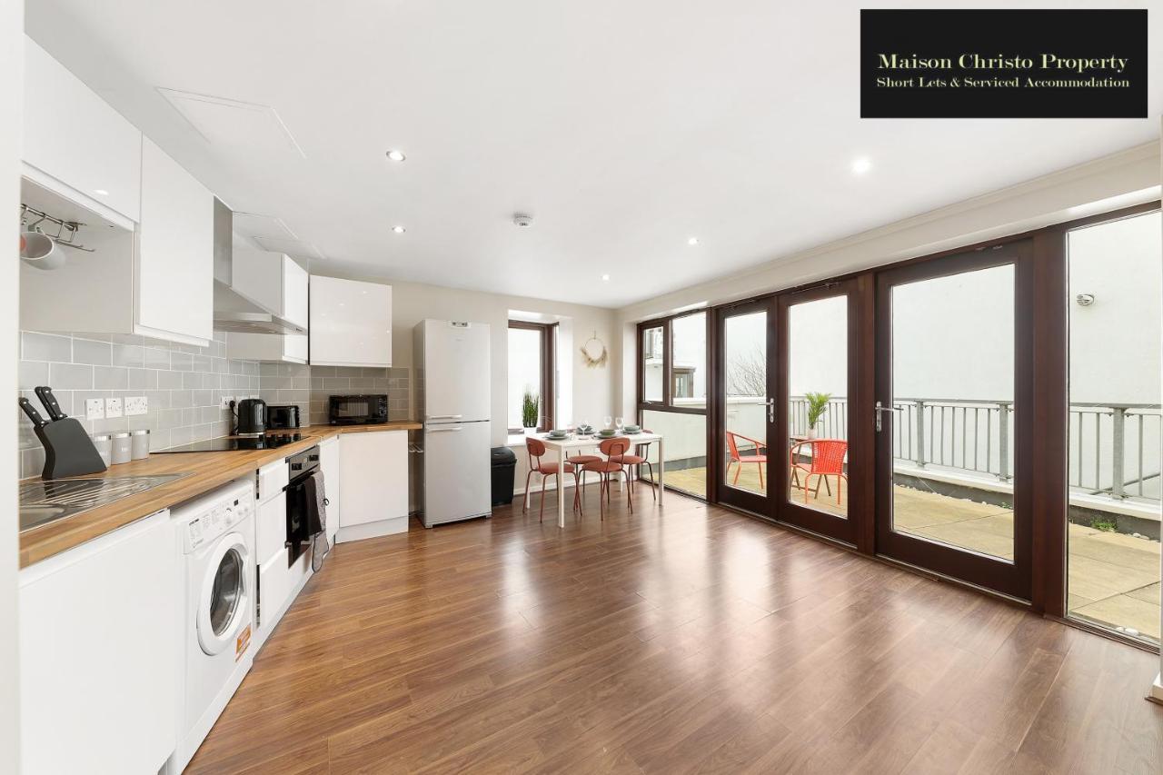 Eden 2bedroom Sleeps 6 In With Wifi & Leisure By Maison Christo Short Lets & Serviced