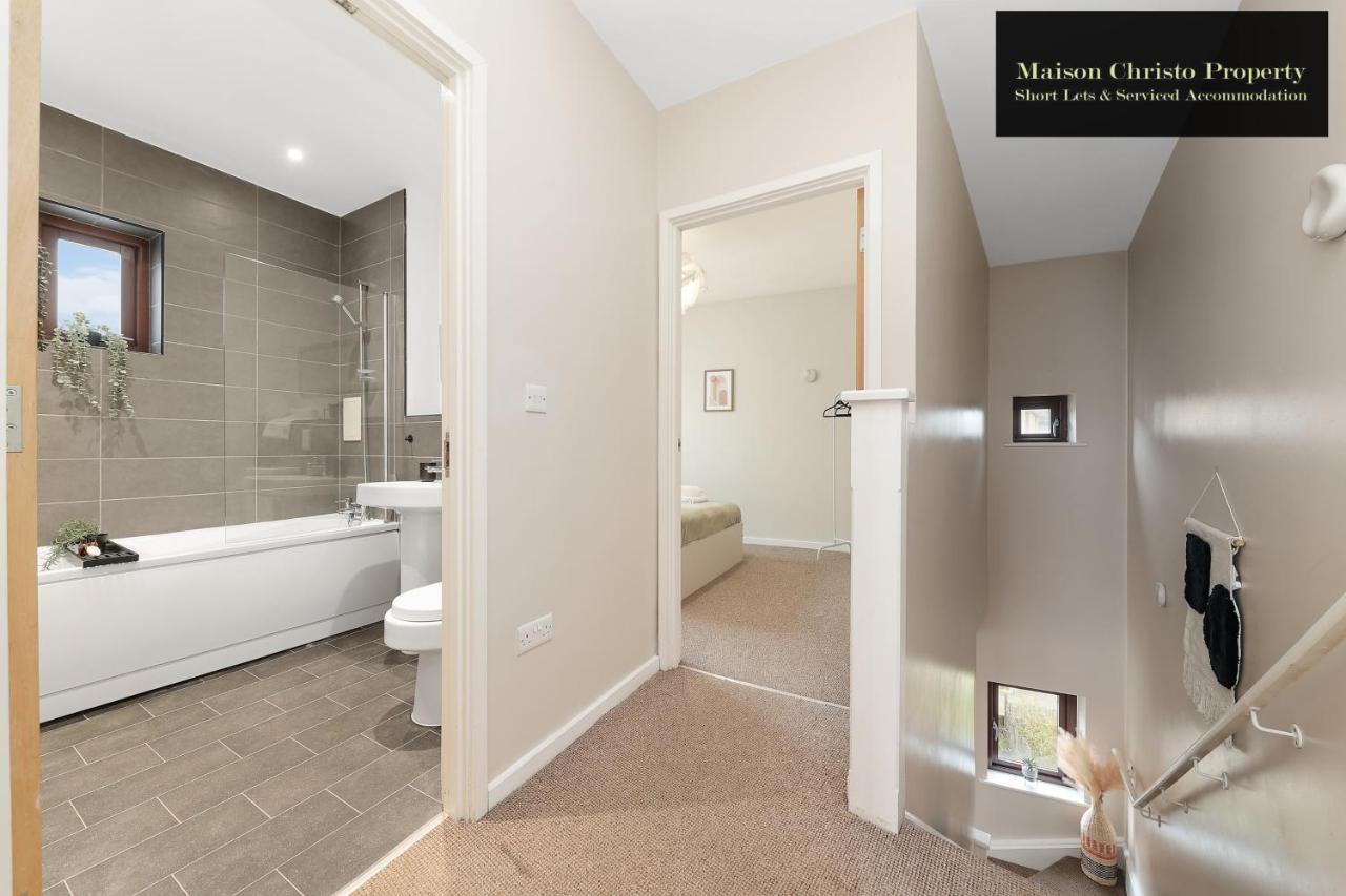 Eden 2bedroom Sleeps 6 In With Wifi & Leisure By Maison Christo Short Lets & Serviced *
