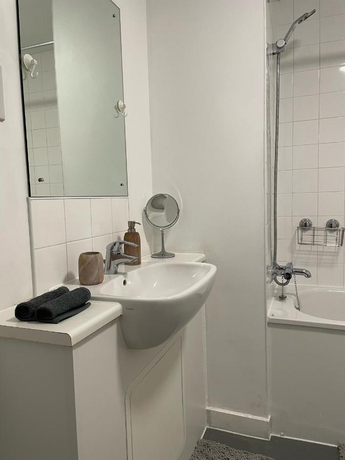 Spacious Flat In Manor House, Apartamento Londres
